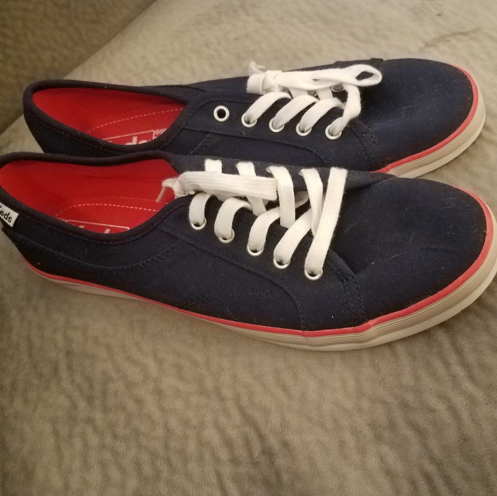 Navy blue keds